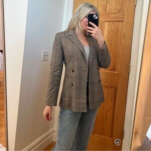 Trendy, Chic Blazer with plaid print perfect for styling